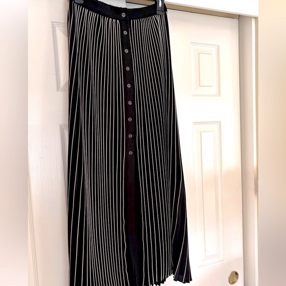 Anthropology MAEVE PLEATED
BUTTON-FRONT MAXI
SKIRT size S - Picture 4 of 7